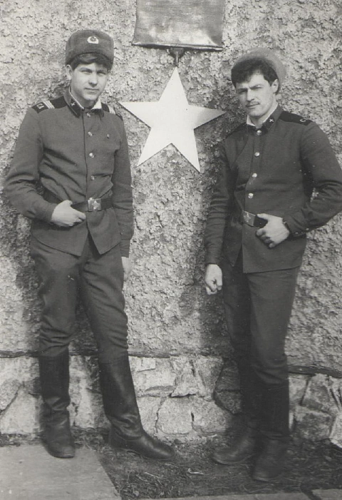 Эдуард Максименко (справа) во время службы в Вооруженных силах СССР (1989 год)